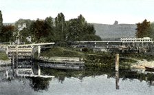 Mapledurham Lock, Oxfordshire, 20th Century. Artist: Unknown