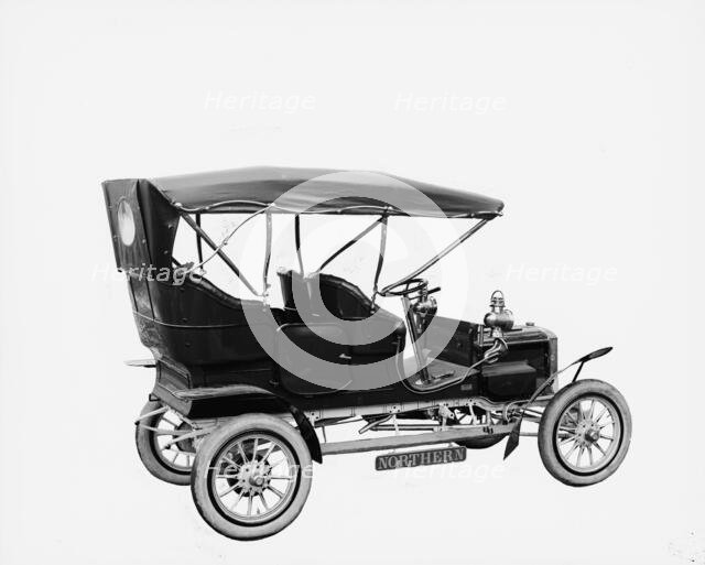 Northern Manufacturing Company car, between 1900 and 1910. Creator: Unknown.