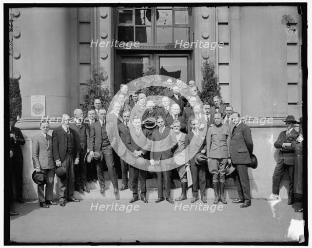 Artist's dinner, between 1910 and 1920. Creator: Harris & Ewing.