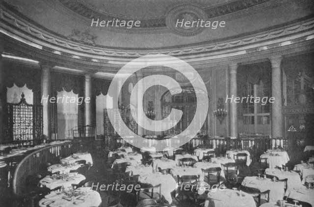 The Ritz Carlton Restaurant on board the ocean liner SS 'Leviathan', 1923. Artist: Unknown.