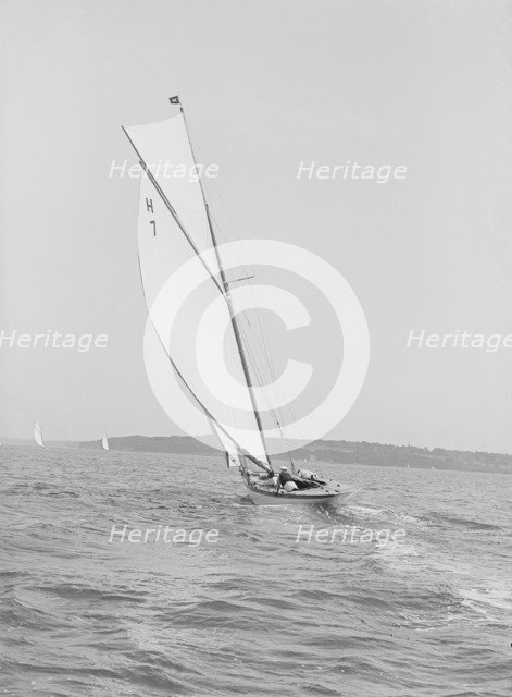 The 8 Metre 'Garraveen', 1914. Creator: Kirk & Sons of Cowes.