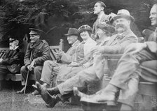 Mrs. Marsh entertaining wounded, Warwick Castle, 6 Oct 1915. Creator: Bain News Service.