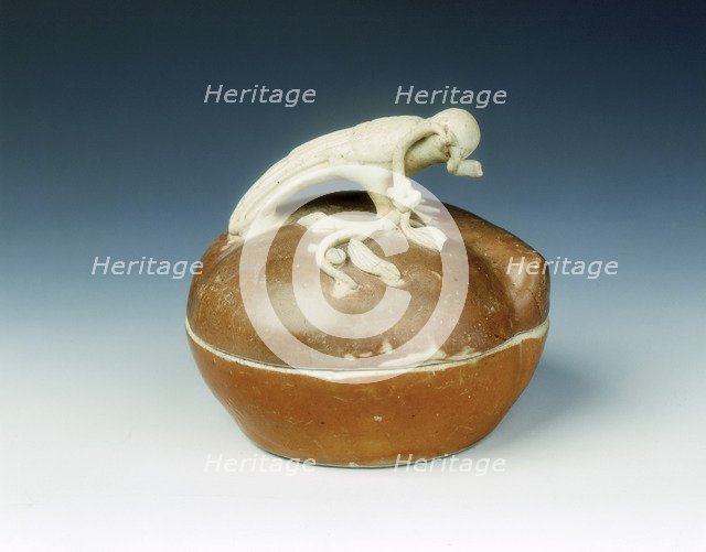 Peach shaped covered box with unglazed pigeon in relief, Ming dynasty, China, 16th century. Artist: Unknown
