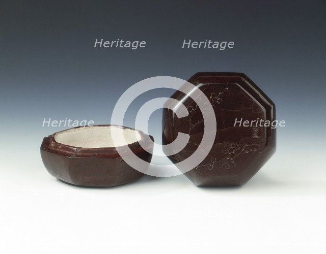 Yixing pottery seal box covered with lacquer, Qing dynasty, China, early 19th century. Artist: Unknown