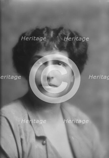 Bentley, Robert, Mrs., portrait photograph, 1915 Jan. 15. Creator: Arnold Genthe.
