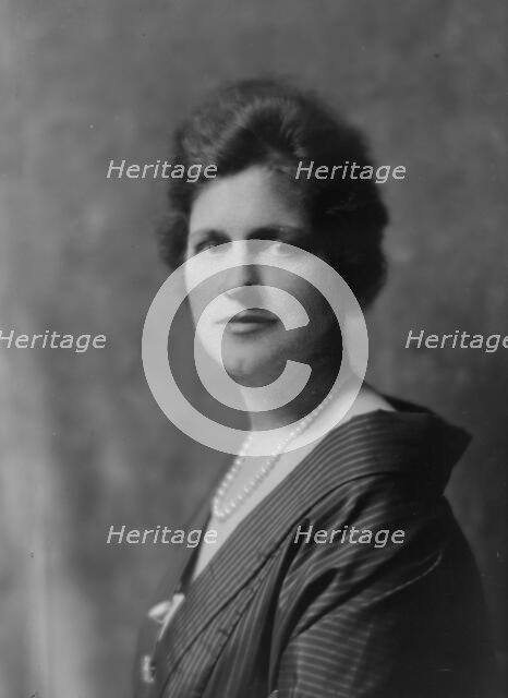 Gibson, Charles Dana, Mrs., portrait photograph, between 1914 and 1917. Creator: Arnold Genthe.