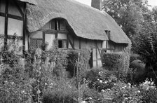 Anne Hathaway's cottage at Shottery, Warwickshire, c1945-c1965. Artist: SW Rawlings
