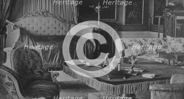 Buckingham Palace, London - the State bedroom for royal visitors, between c1915 and c1920. Creator: Bain News Service.