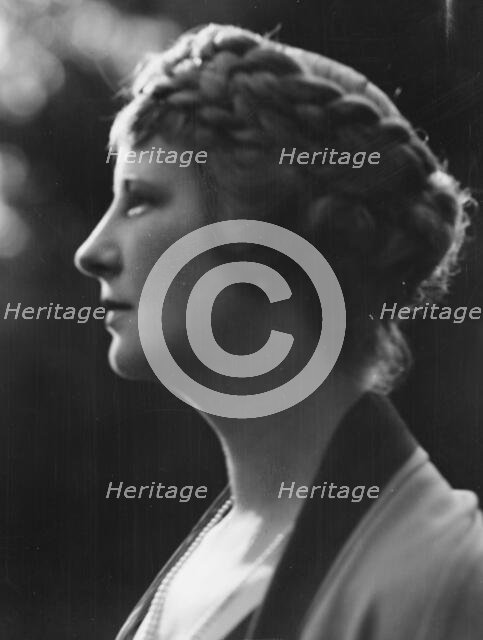 Dykeman, Mrs., portrait photograph, 1925 July 9. Creator: Arnold Genthe.