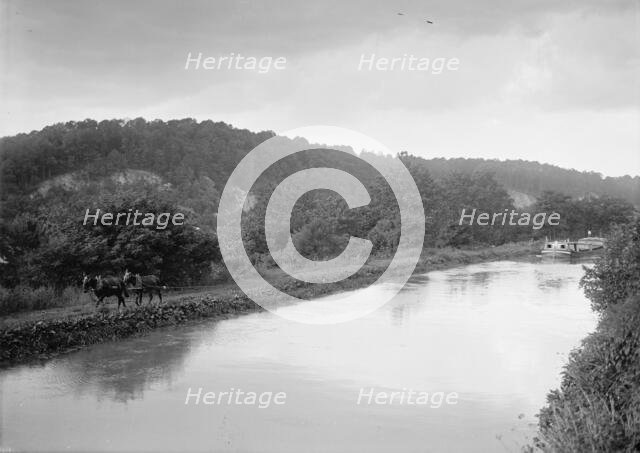 Chesapeake & Ohio Canal, 1915. Creator: Harris & Ewing.