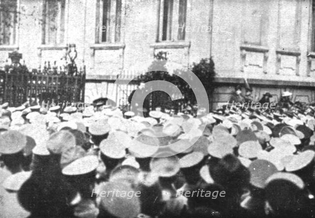'La Nouvelle Europe;la guerre civile a Berlin; Ebert prononce une allocutiondevant une..., 1918. Creator: Unknown.