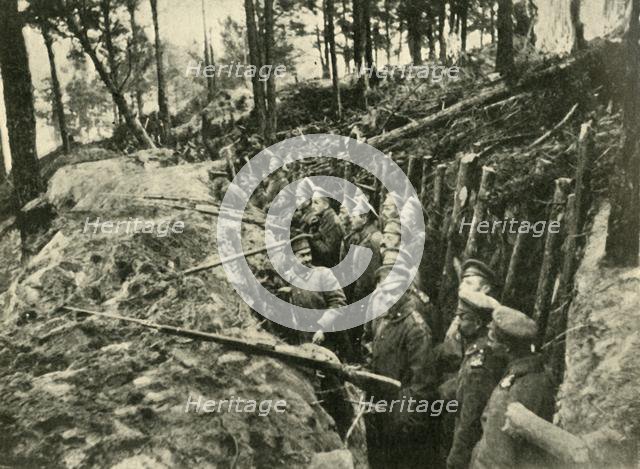 'Discussing the Situation in the Russian Trenches', .  Creator: Unknown.