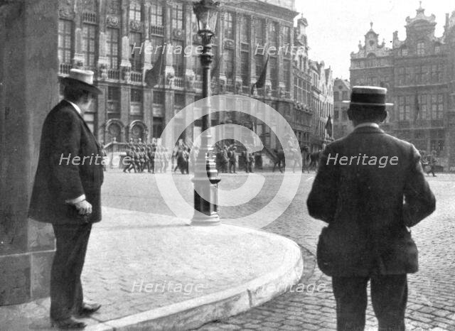 'Les Allemands a Bruxelles; Le 20 aout 1914, l'infanterie allemande entrait a Bruxelles', 1914. Creator: Unknown.