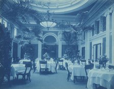 Willard Hotel - dining room, between 1901 and 1910. Creator: Frances Benjamin Johnston.