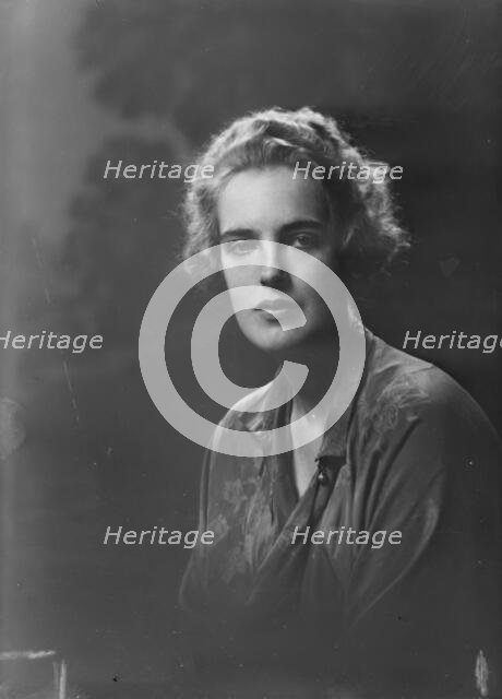 Miss Bahnsen, portrait photograph, 1919 Oct. 31. Creator: Arnold Genthe.