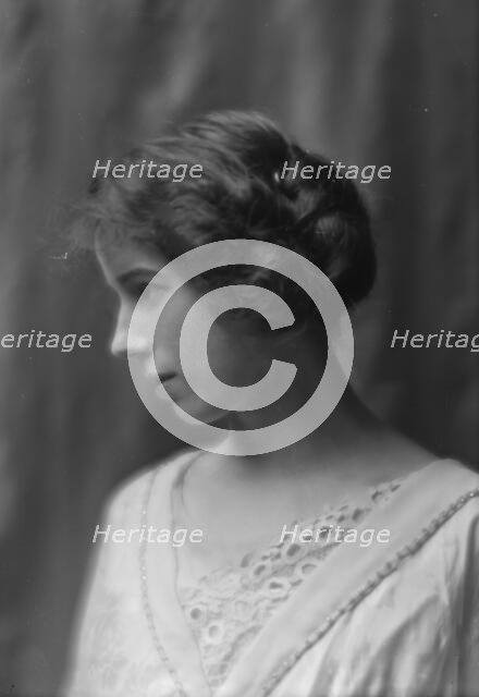 Blair, Sophia, Miss, portrait photograph, 1912 July 5. Creator: Arnold Genthe.