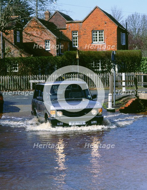 1993 Range Rover V8 3.9. Artist: Unknown.