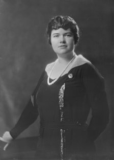 Mrs. DeFord, portrait photograph, 1919 June 11. Creator: Arnold Genthe.