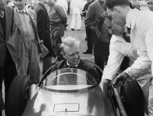 Mike Hawthorn in Vanwall, International Trophy Race at Silverstone 1955. Creator: Unknown.