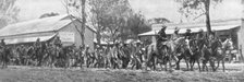 'En Afrique, Une rebellion de chefs Boers; Les derniers rebelles du commando De Wet..., 1914 (1924). Creator: Unknown.