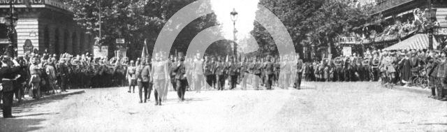 'Le jour de gloire; les Serbes-Croates-Slovenes arrivant place de l'Opera', 1919. Creator: Unknown.