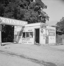 Crossroads grocery store and filling station, Yakima, Washington, Sumac Park, 1939. Creator: Dorothea Lange.