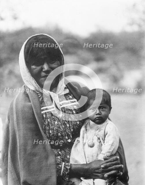 Chemehuevi mother and child, c1907. Creator: Edward Sheriff Curtis.