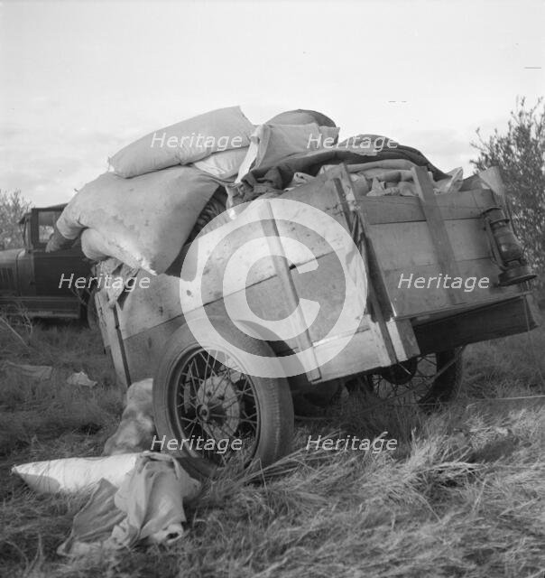 Roadside camp near Bakersfield, California, 1935. Creator: Dorothea Lange.