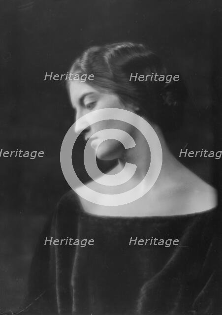 Blossom, Henry, Mrs. (Mrs. R.A. Wilson), portrait photograph, between 1915 and 1920. Creator: Arnold Genthe.
