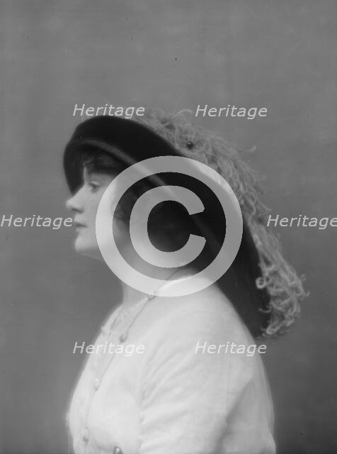 Leslie, Marguerite L., Miss, portrait photograph, 1913 Apr. 6. Creator: Arnold Genthe.