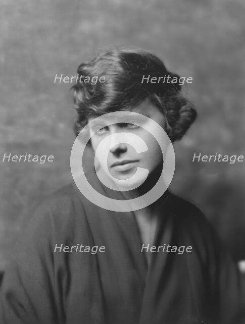 Sykes, Gladys, Miss, portrait photograph, 1916. Creator: Arnold Genthe.