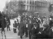 Xmas shoppers, between c1910 and c1915. Creator: Bain News Service.