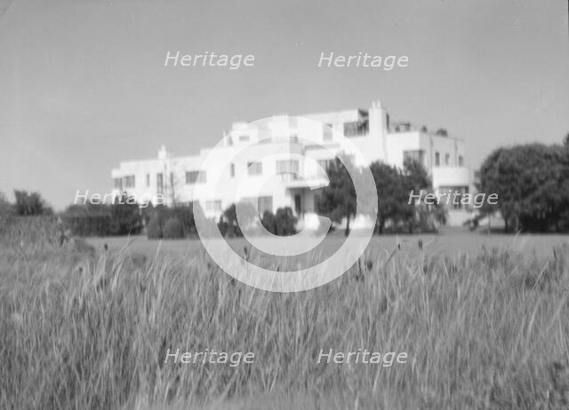 House at "The Shallows," property of Lucien Hamilton Tyng, Southampton, Long Island, 1931 Aug. Creator: Arnold Genthe.