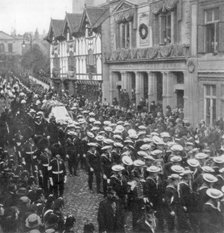Sailors pulling the gun carriage carrying the coffin of Queen Victoria, Windsor, Berkshire, 1901. Artist: Unknown