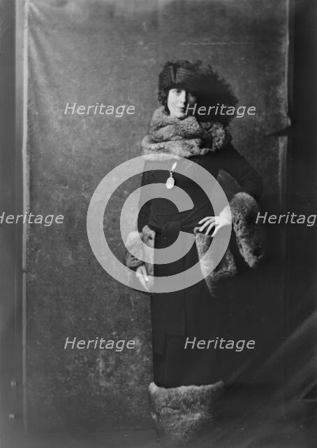 Mrs. Tartone, (formerly Miss Windsor), portrait photograph, 1919 Oct. 7. Creator: Arnold Genthe.