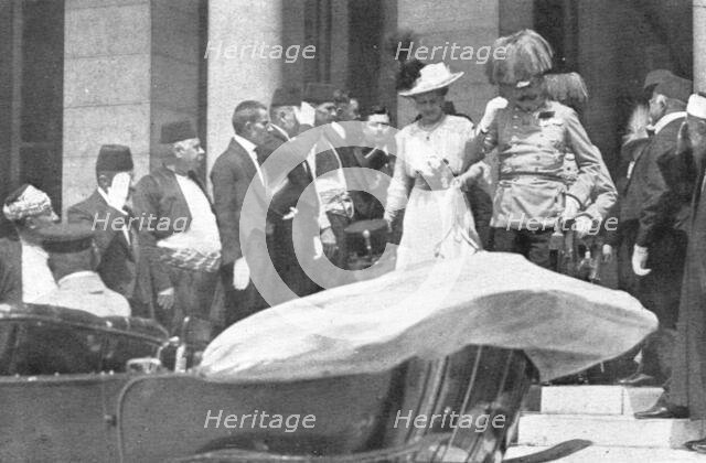 'Sarajevo, Apres le premier attentat: le couple princier quitte l'hotel de ville', 1914. Creator: Walter Tausch.