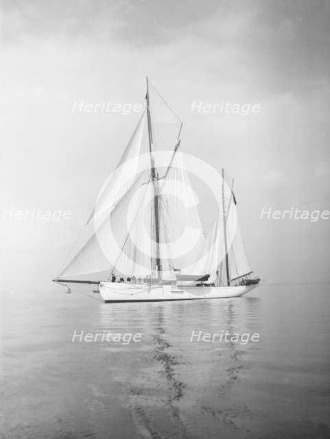 The 134 ton ketch 'Lavengro' under sail, 1911. Creator: Kirk & Sons of Cowes.
