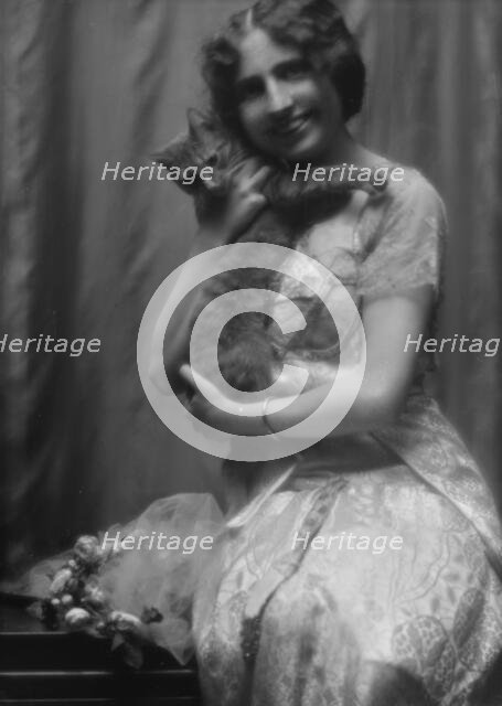 Hinckley, Arthur, Mrs., with Buzzer the cat, portrait photograph, 1913. Creator: Arnold Genthe.
