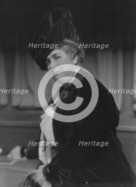 Hamilton, E.H., Mrs., portrait photograph, 1913 or 1914. Creator: Arnold Genthe.