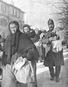'La Suisse fraternelle; le passage a Geneve des evacues des departements envahis; venant..., 1918. Creator: J Renand.