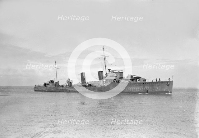 Unkown navel vessel, early 20th century. Creator: Kirk & Sons of Cowes.
