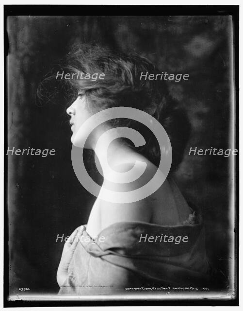 Portrait of a woman, c1900. Creator: Unknown.