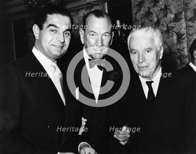 Charles Chaplin (1889-1977) with Noel Coward (1899 - 1973). Artist: Unknown