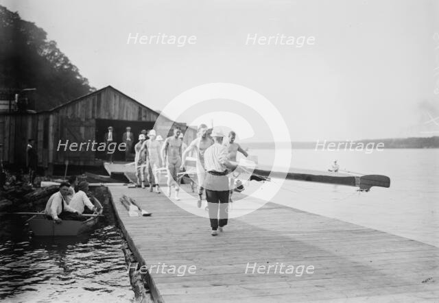 Washington Varsity 8 (1913), 1913. Creator: Bain News Service.