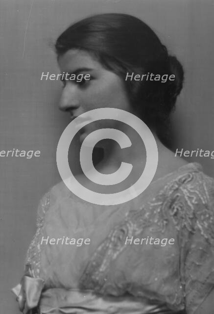 Damrosch, Gretchen, Miss, portrait photograph, 1913. Creator: Arnold Genthe.