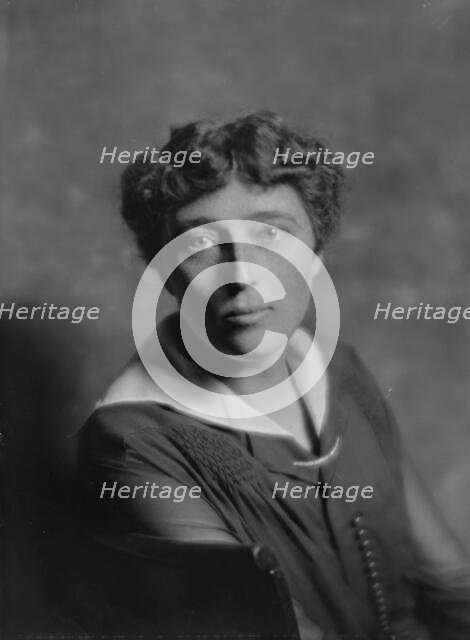 Lynch, Laura, Miss, portrait photograph, 1915 Dec. Creator: Arnold Genthe.