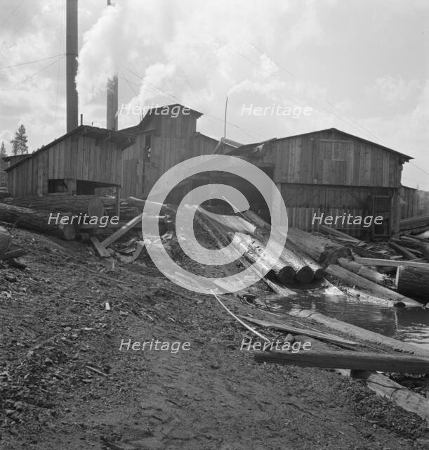 Ellington Lumber Company mill, Keno, Klamath County, Oregon, 1939. Creator: Dorothea Lange.