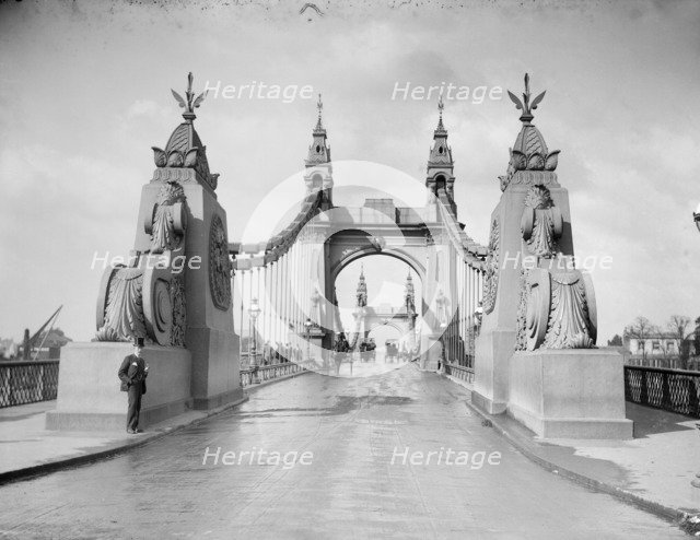Hammersmith Bridge, Hammersmith, London, c1887-1905. Artist: Henry Taunt