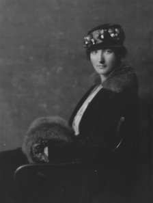 Backman, E., Miss, portrait photograph, 1916. Creator: Arnold Genthe.