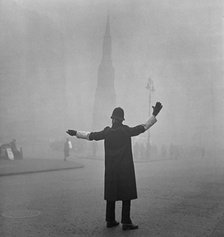 Foggy scene on the Strand, London, c1946-c1959. Artist: John Gay.